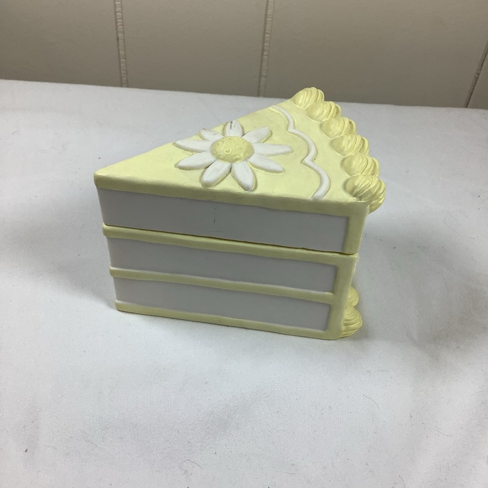 Hallmark Porcelain Trinket Box Cake Slice Yellow Daisy Love Keepsake - Picture 3 of 6